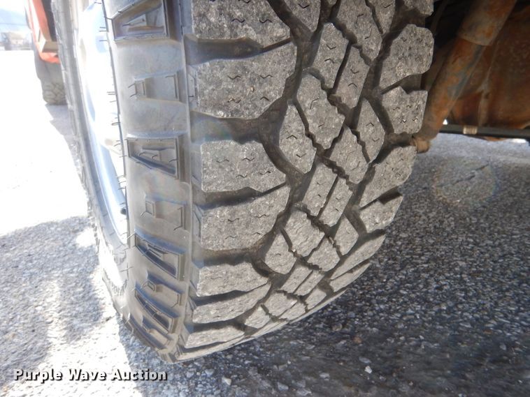 image for item IE9680 2010 Ford F250 Super Duty XL  utility bed pickup truck