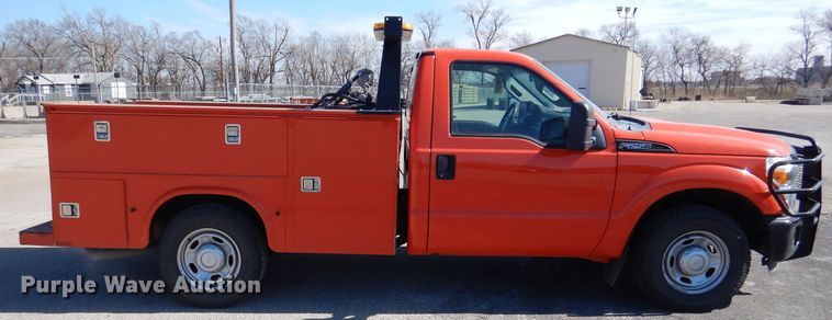 image for item IE9681 2011 Ford F250 Super Duty XL  utility bed pickup truck