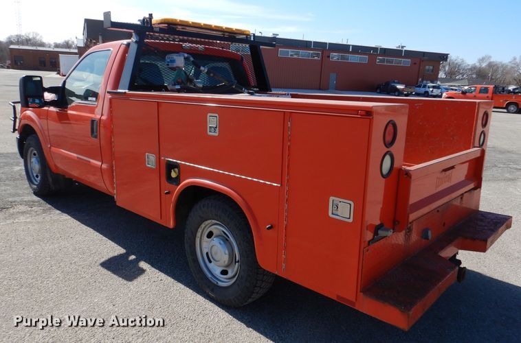 image for item IE9681 2011 Ford F250 Super Duty XL  utility bed pickup truck