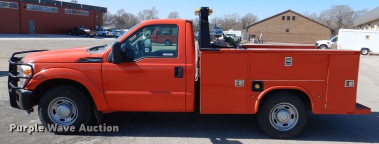 image for item IE9681 2011 Ford F250 Super Duty XL  utility bed pickup truck