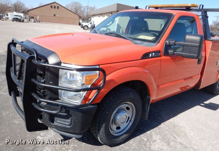 image for item IE9681 2011 Ford F250 Super Duty XL  utility bed pickup truck