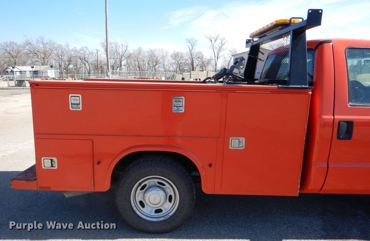 image for item IE9681 2011 Ford F250 Super Duty XL  utility bed pickup truck