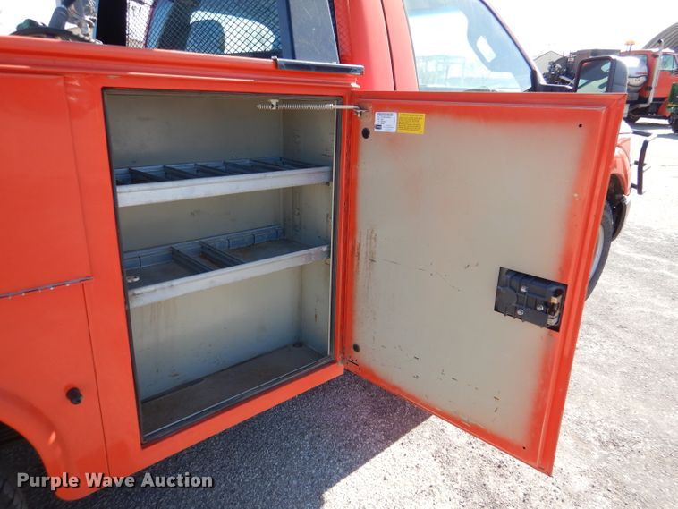 image for item IE9681 2011 Ford F250 Super Duty XL  utility bed pickup truck