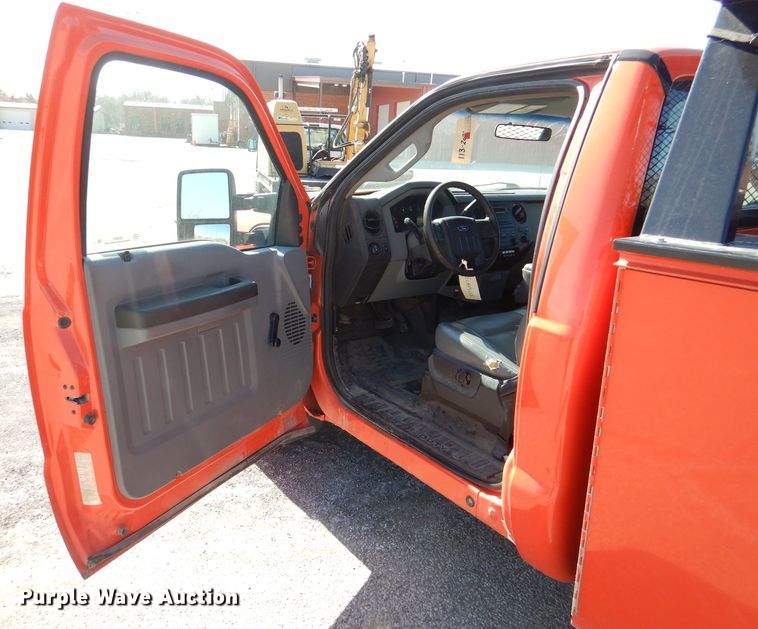 image for item IE9681 2011 Ford F250 Super Duty XL  utility bed pickup truck