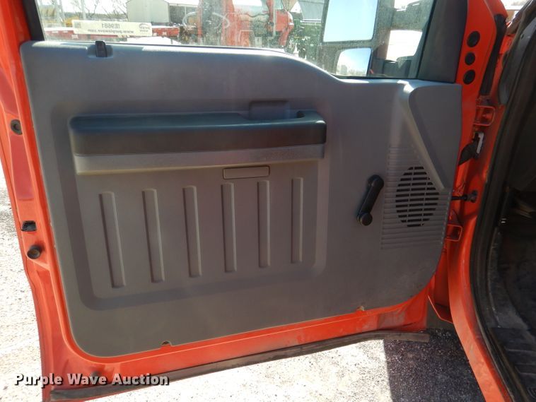 image for item IE9681 2011 Ford F250 Super Duty XL  utility bed pickup truck