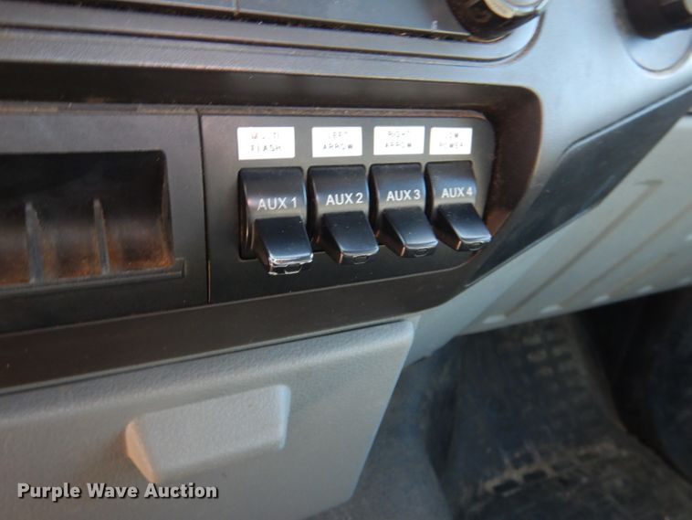 image for item IE9681 2011 Ford F250 Super Duty XL  utility bed pickup truck