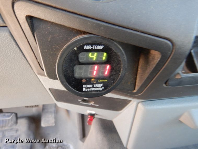 image for item IE9681 2011 Ford F250 Super Duty XL  utility bed pickup truck