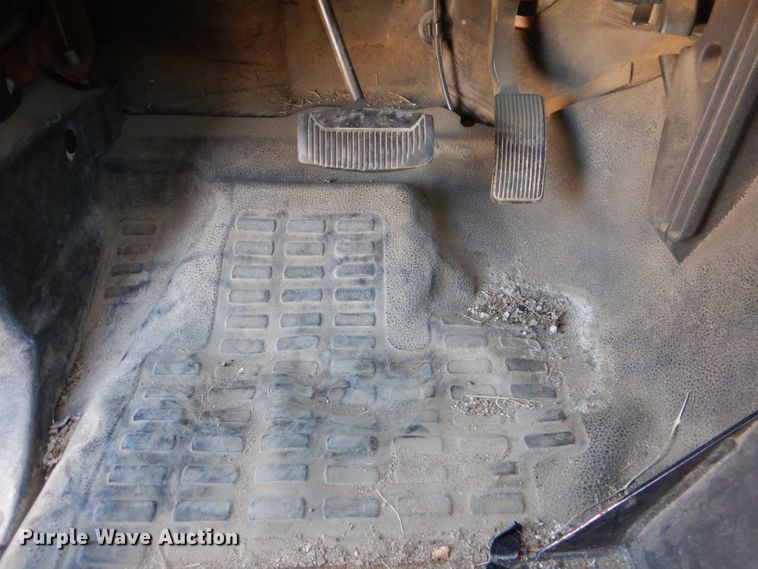 image for item IE9681 2011 Ford F250 Super Duty XL  utility bed pickup truck