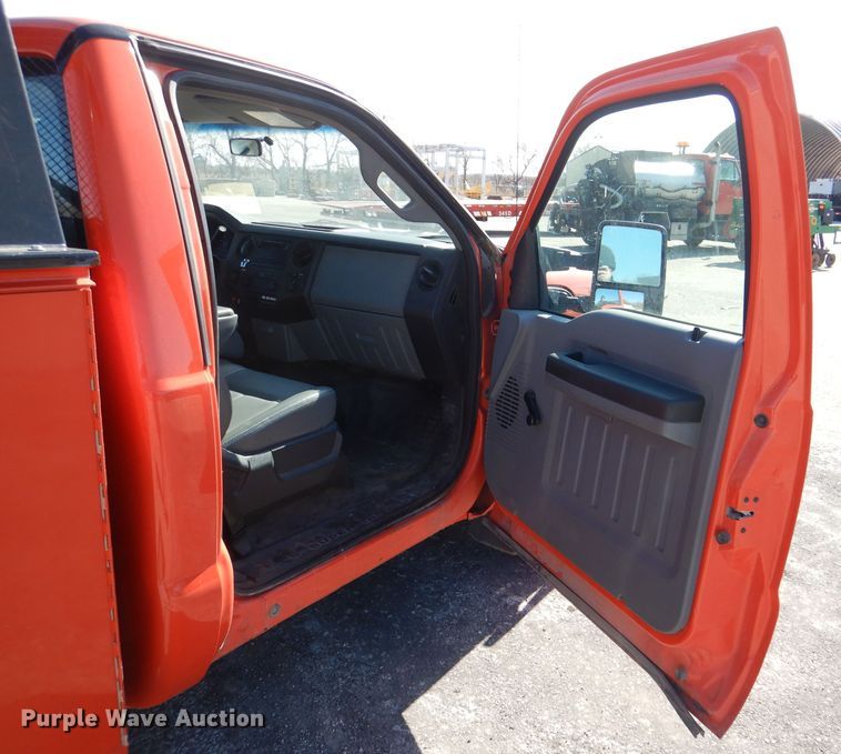 image for item IE9681 2011 Ford F250 Super Duty XL  utility bed pickup truck