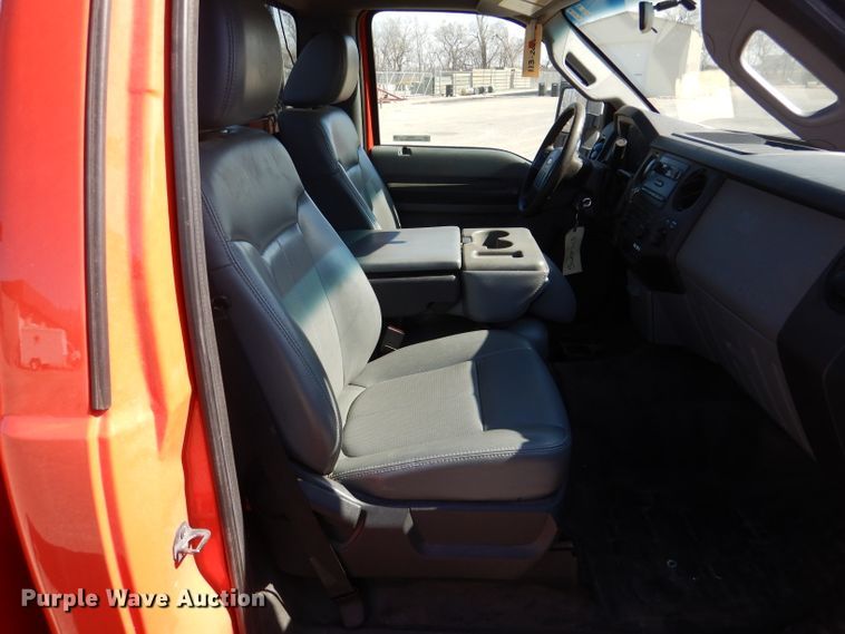 image for item IE9681 2011 Ford F250 Super Duty XL  utility bed pickup truck