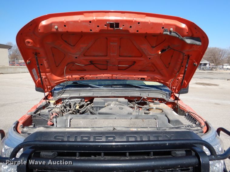 image for item IE9681 2011 Ford F250 Super Duty XL  utility bed pickup truck