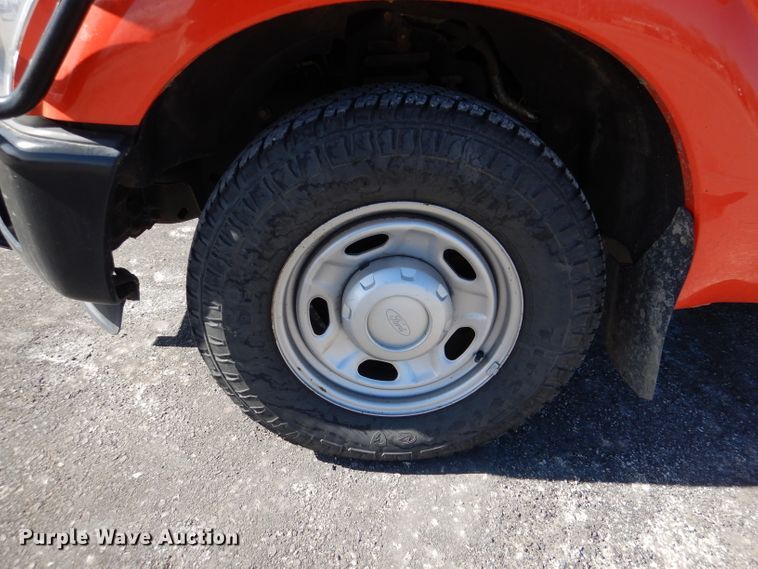 image for item IE9681 2011 Ford F250 Super Duty XL  utility bed pickup truck