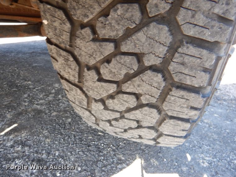 image for item IE9681 2011 Ford F250 Super Duty XL  utility bed pickup truck