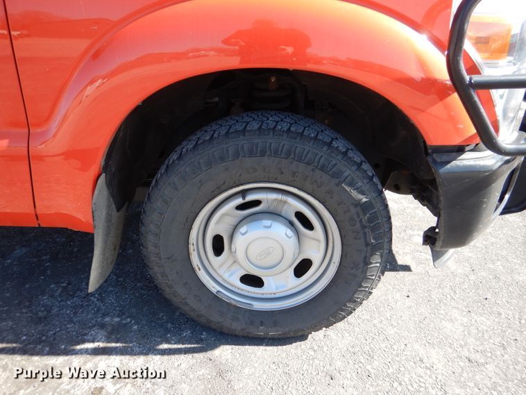 image for item IE9681 2011 Ford F250 Super Duty XL  utility bed pickup truck