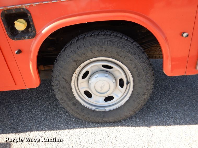 image for item IE9681 2011 Ford F250 Super Duty XL  utility bed pickup truck