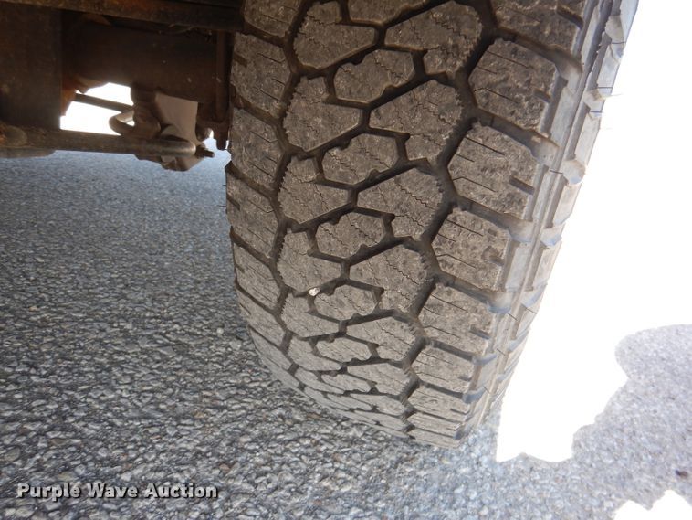 image for item IE9681 2011 Ford F250 Super Duty XL  utility bed pickup truck