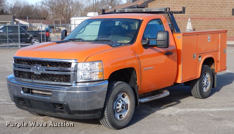 image for item IE9684 2012 Chevrolet Silverado 2500HD  utility bed pickup truck