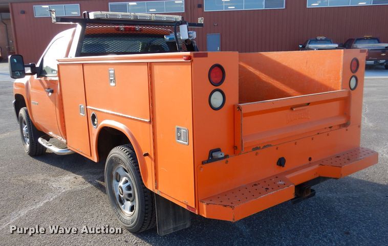 image for item IE9684 2012 Chevrolet Silverado 2500HD  utility bed pickup truck