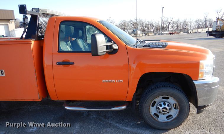 image for item IE9684 2012 Chevrolet Silverado 2500HD  utility bed pickup truck