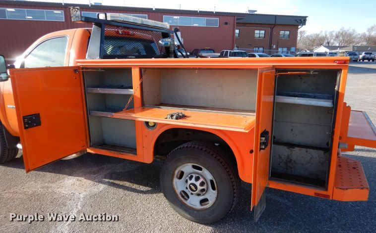 image for item IE9684 2012 Chevrolet Silverado 2500HD  utility bed pickup truck