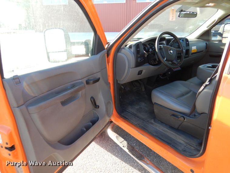 image for item IE9684 2012 Chevrolet Silverado 2500HD  utility bed pickup truck