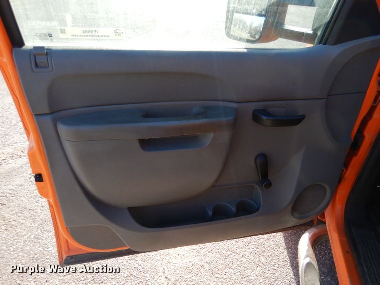 image for item IE9684 2012 Chevrolet Silverado 2500HD  utility bed pickup truck