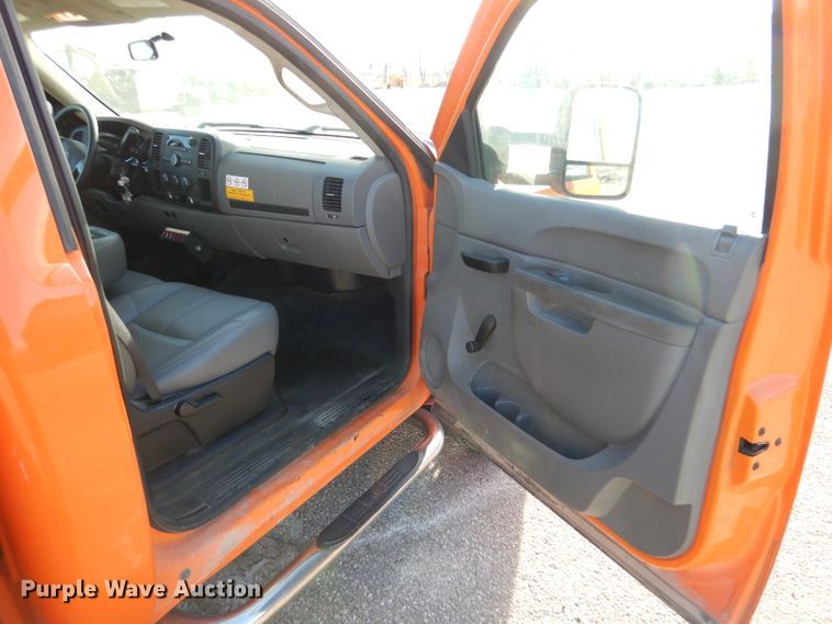 image for item IE9684 2012 Chevrolet Silverado 2500HD  utility bed pickup truck