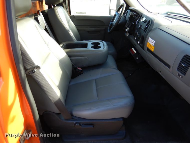 image for item IE9684 2012 Chevrolet Silverado 2500HD  utility bed pickup truck