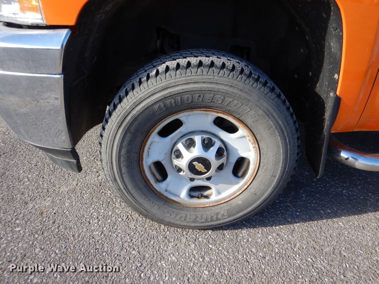 image for item IE9684 2012 Chevrolet Silverado 2500HD  utility bed pickup truck