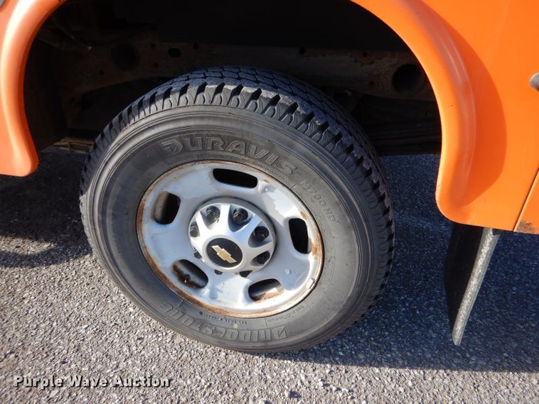 image for item IE9684 2012 Chevrolet Silverado 2500HD  utility bed pickup truck