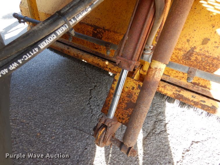 image for item IE9685 2007 Superior DT80-C  broom