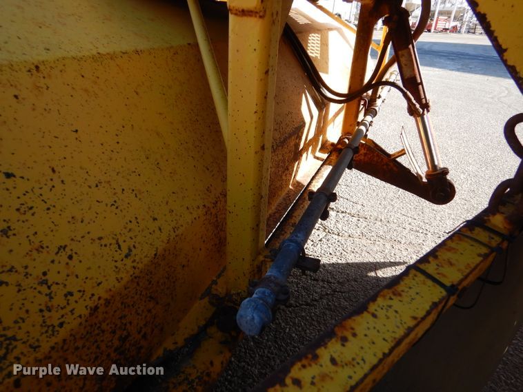 image for item IE9685 2007 Superior DT80-C  broom