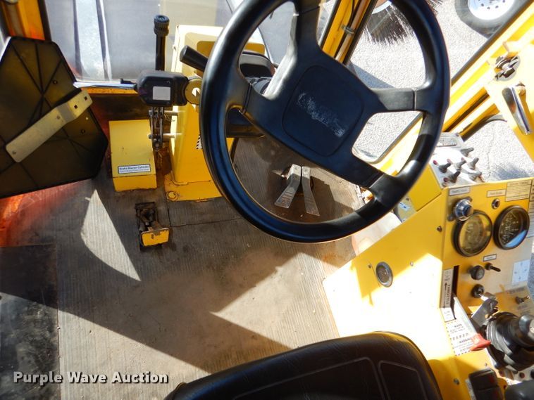 image for item IE9685 2007 Superior DT80-C  broom