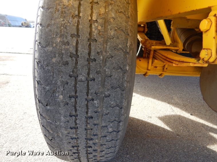 image for item IE9685 2007 Superior DT80-C  broom