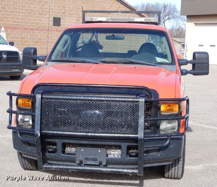 image for item IE9686 2009 Ford F250 Super Duty XL  utility bed pickup truck