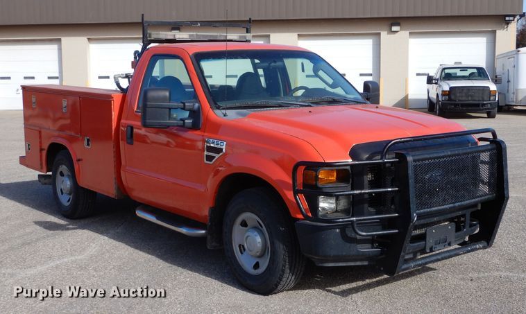 image for item IE9686 2009 Ford F250 Super Duty XL  utility bed pickup truck