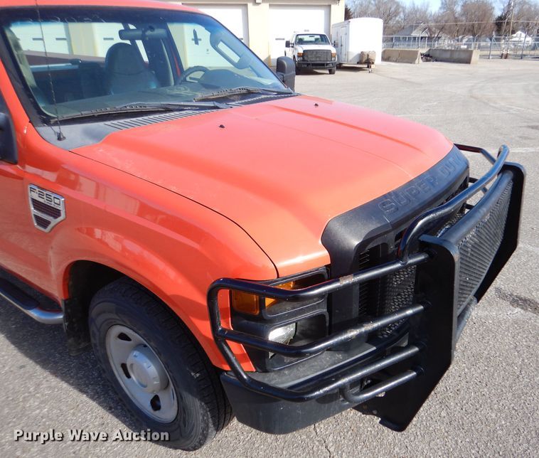 image for item IE9686 2009 Ford F250 Super Duty XL  utility bed pickup truck