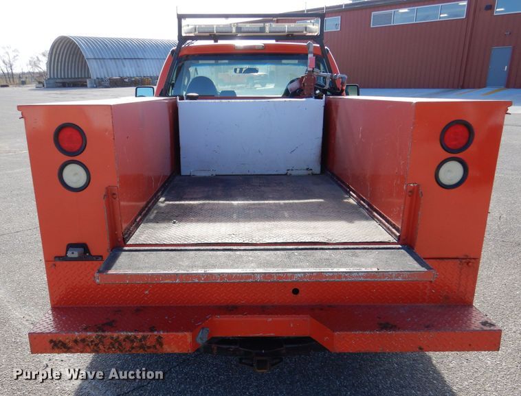 image for item IE9686 2009 Ford F250 Super Duty XL  utility bed pickup truck