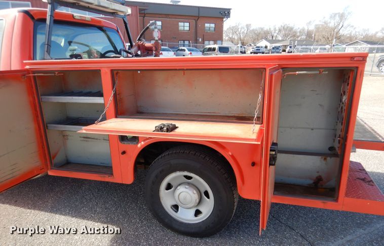 image for item IE9686 2009 Ford F250 Super Duty XL  utility bed pickup truck