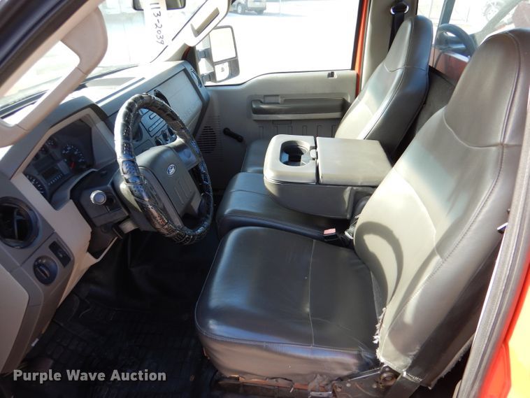 image for item IE9686 2009 Ford F250 Super Duty XL  utility bed pickup truck