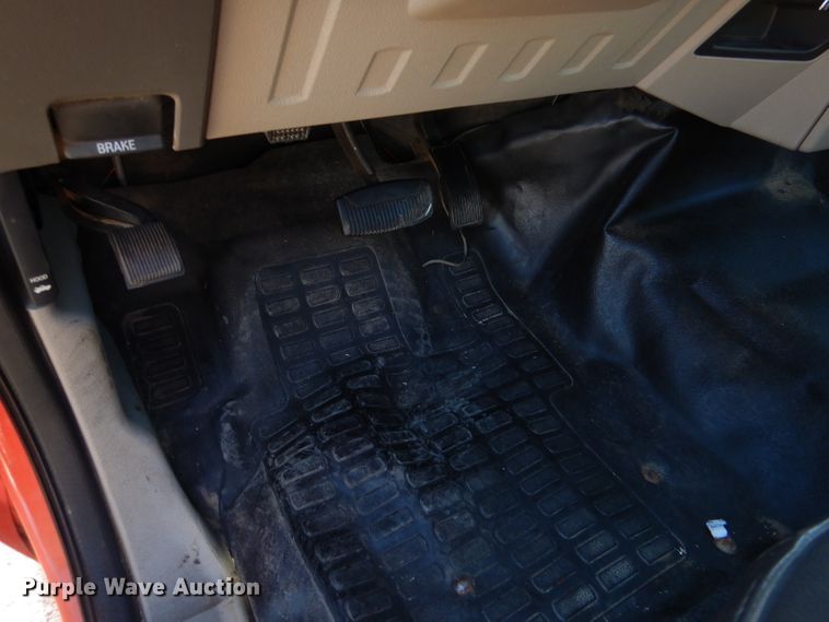 image for item IE9686 2009 Ford F250 Super Duty XL  utility bed pickup truck