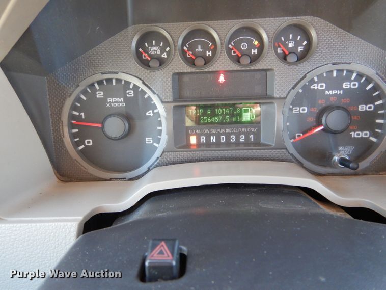 image for item IE9686 2009 Ford F250 Super Duty XL  utility bed pickup truck