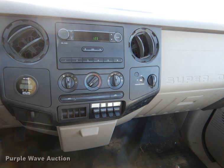 image for item IE9686 2009 Ford F250 Super Duty XL  utility bed pickup truck