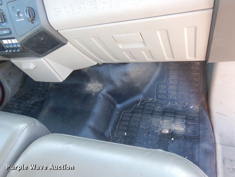 image for item IE9686 2009 Ford F250 Super Duty XL  utility bed pickup truck