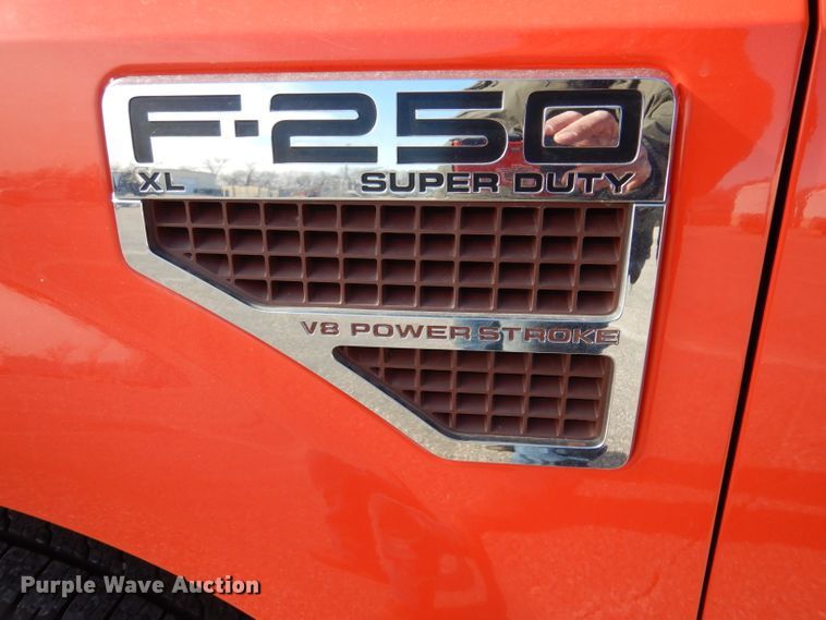 image for item IE9686 2009 Ford F250 Super Duty XL  utility bed pickup truck