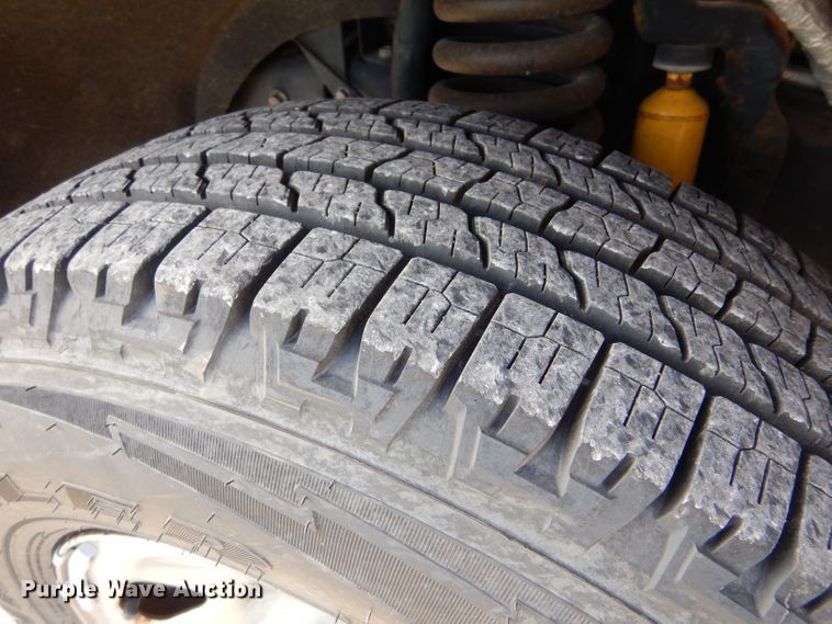 image for item IE9686 2009 Ford F250 Super Duty XL  utility bed pickup truck