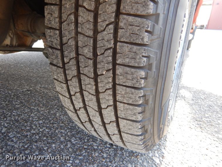 image for item IE9686 2009 Ford F250 Super Duty XL  utility bed pickup truck