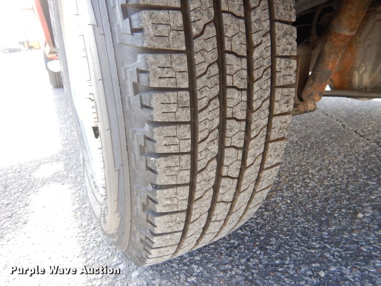 image for item IE9686 2009 Ford F250 Super Duty XL  utility bed pickup truck