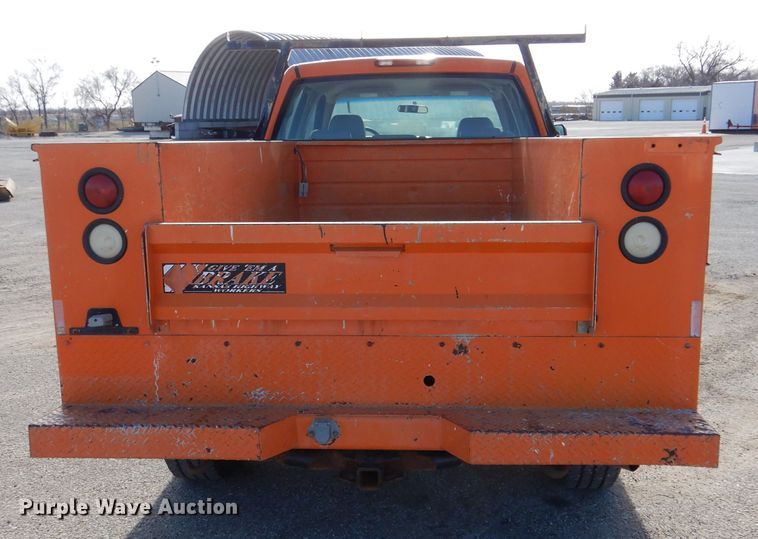 image for item IE9687 2006 Chevrolet Silverado 3500  Crew Cab utility bed pickup truck