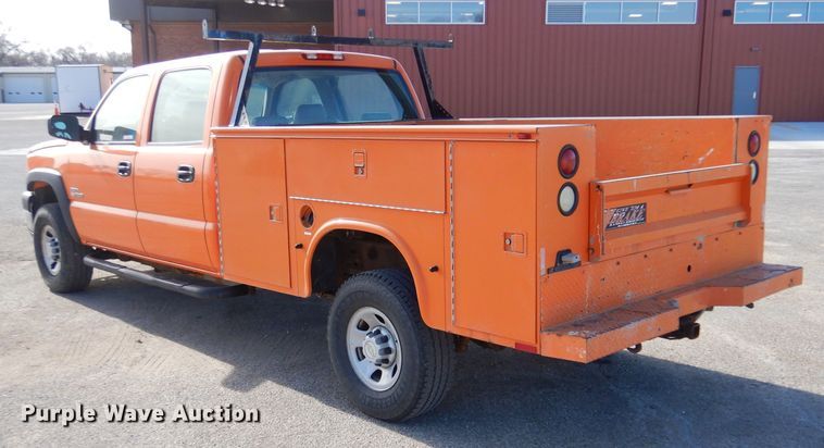 image for item IE9687 2006 Chevrolet Silverado 3500  Crew Cab utility bed pickup truck